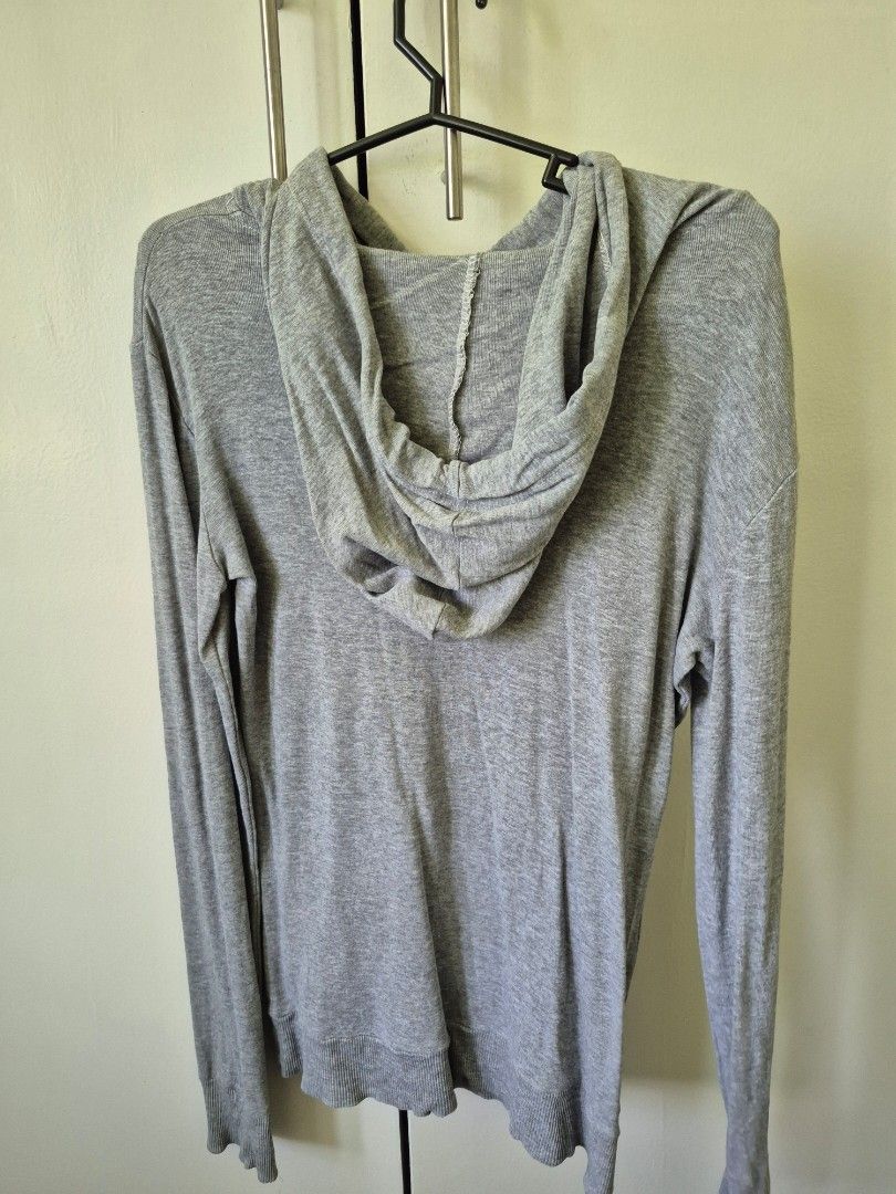 Terranova Gray Hoodie - Size L (Category: Others Tops) located in Valenzuela. Submitted by pappx (Listing ID 1429766221, Image 3). Description: Gray hoodie from Terranova. Features a hood with drawstrings and long sleeves. The size is Large. The hoodie has a pocket on the front. The overall design is simple and versatile..