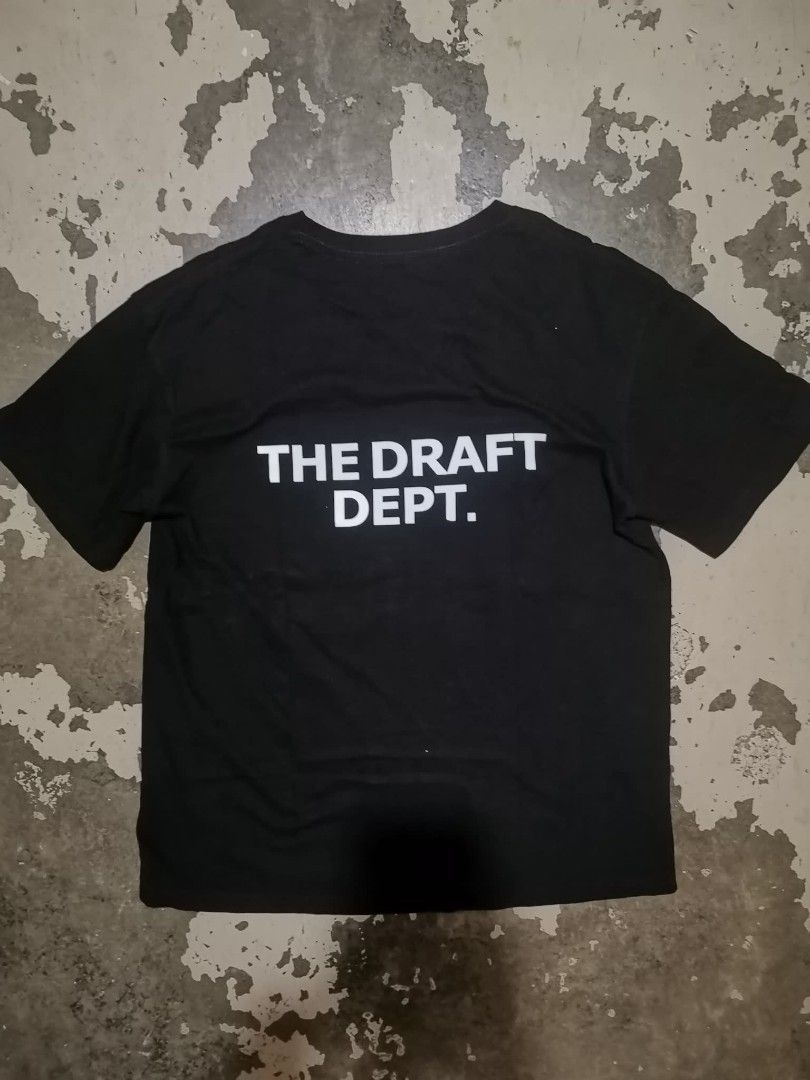 The Draft Dept. Black T-shirt (Category: Tshirts & Polo Shirts ) located in San Jose del Monte. Submitted by smizeethrift (Listing ID 1429750105, Image 2). Description: Black T-shirt from The Draft Dept. Features a graphic print of a mouth on the front and the brand name on the back. It has a crew neck and short sleeves..