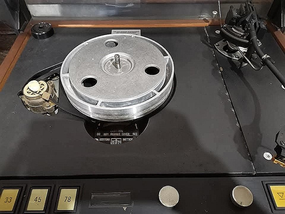 THORENS TD 126 MK III TURNTABLE (Category: Other Audio Equipment) located in Bulacan. Submitted by tsunami_express (Listing ID 1429703043, Image 3). Description: Thorens TD 126 MKIII belt-driven turntable with SME Series III arm. Stock matt. Cartridge not included..