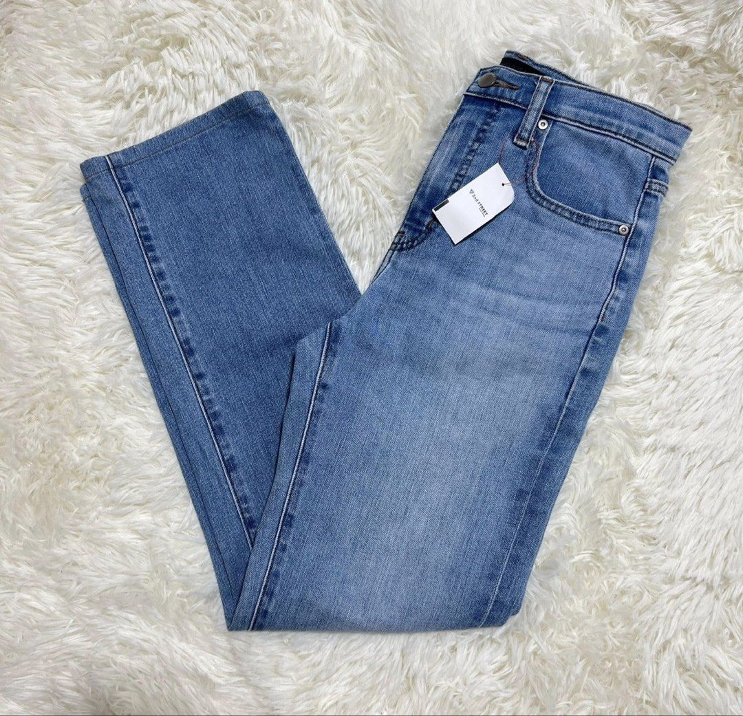 Uniqlo Straight Denim Jeans (Category: Jeans) located in Bacolod City. Submitted by jenmi_ (Listing ID 1429807335, Image 1). Description: Uniqlo slim fit straight denim jeans fits 26-27 width 14 inches length 37 inches never used bought from Japan thrift .