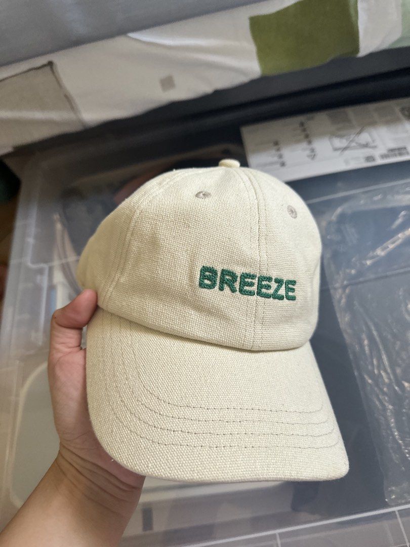Urban Revivo Breeze Cap (Category: Caps & Hats) located in Manila. Submitted by declutterbytinnn (Listing ID 1429732307, Image 2). Description: .