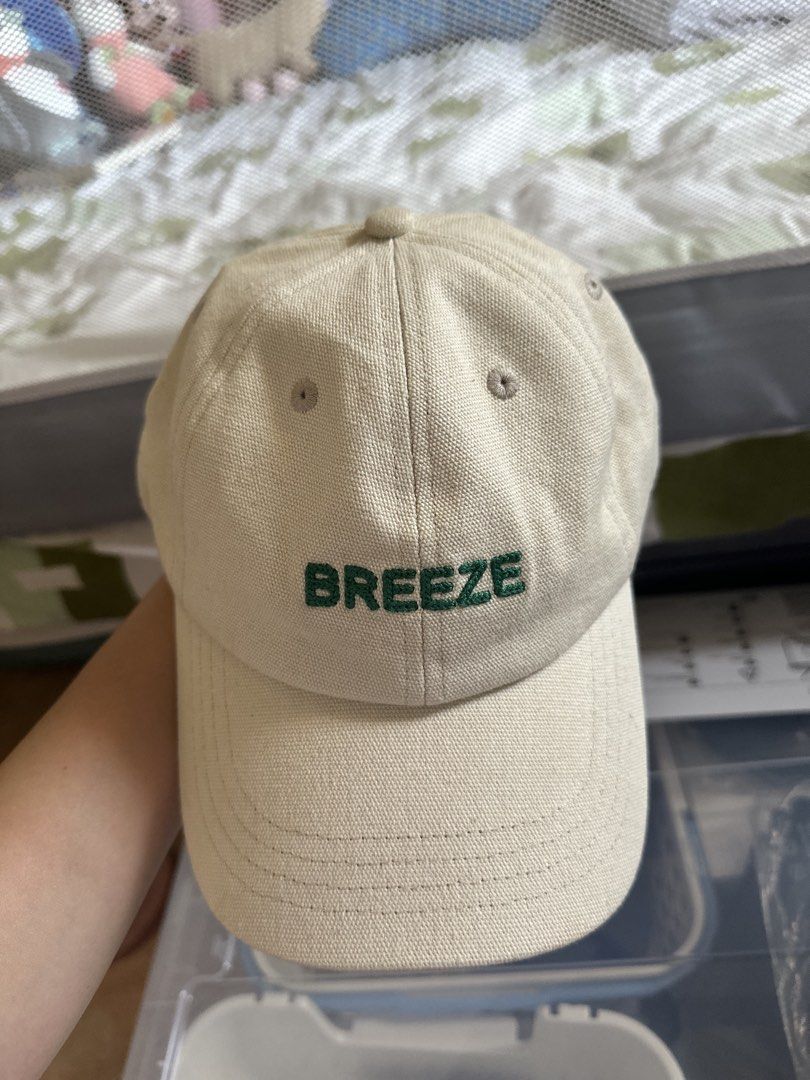 Urban Revivo Breeze Cap (Category: Caps & Hats) located in Manila. Submitted by declutterbytinnn (Listing ID 1429732307, Image 1). Description: .