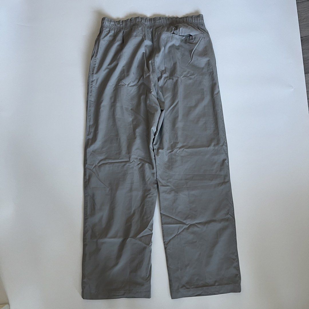 Vintage Nike Grey Gray Track Pants (Category: Joggers) located in Taguig. Submitted by goodfunph (Listing ID 1429769024, Image 3). Description: 📍 Taguig City, Metro Manila - 🍒 Size: L, 34x42 🍒great quality 🍒 RFS: not my style - 📦 Shipping through JNT or same day deliv for orders within Metro Manila 🙅🏽 Joy reservers will be reported - 💰 MOP: GCASH or BDO .