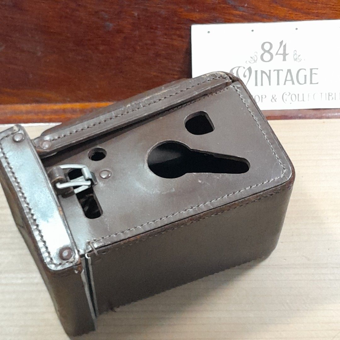 Vintage PrimoFlex Camera Case (Category: Camera Bags & Carriers) located in Las Pinas. Submitted by 84vintage (Listing ID 1429813370, Image 3). Description: Vintage PrimoFlex camera case. Actual photos posted. Please examine them carefully as they are part of the description. --📌 MUST READ Before Dealing with us 📌-- ⚠️Price is posted. No lowballs please. ⚠️Vintage items are only sold As Is Where Is. If you want new items without any flaws, you 