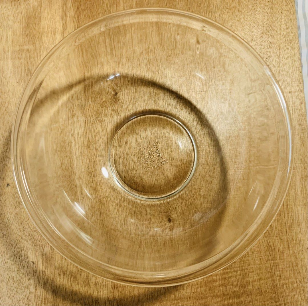 Vintage PYREX Corning 326 (Category: Cookware & Accessories) located in Quezon City. Submitted by happytoolbox (Listing ID 1429735981, Image 2). Description: Included: (1) Pyrex 326 4-Quart Glass Mixing Bowl - Made in USA Material Quality: Durable and non-porous tempered glass, which will not retain flavors and odors. Versatile Use: Safe for use in the refrigerator, freezer, and microwave for versatile food storage. Compatibility: The bowl is com