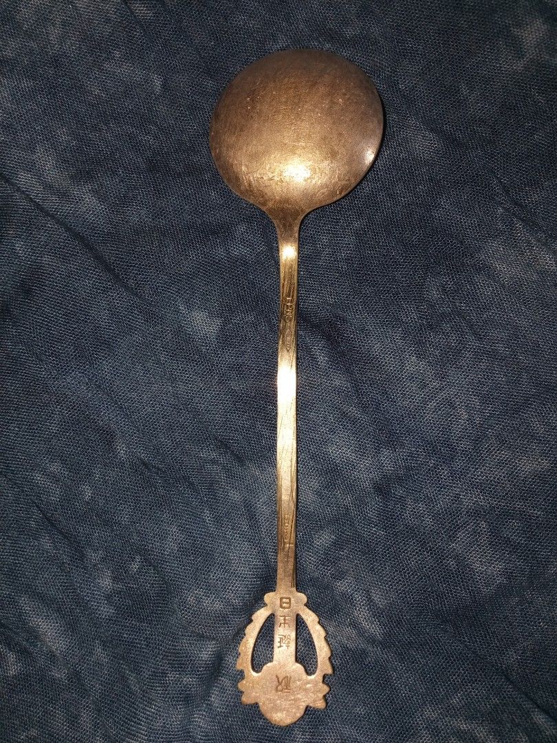Vintage Silver Spoon EPNS Antique (Category: Dinnerware & Cutlery) located in Floridablanca. Submitted by chumfairy (Listing ID 1429747866, Image 1). Description: - Vintage silver spoon - Ornate design on the handle - Features markings - Round bowl - Long handle.