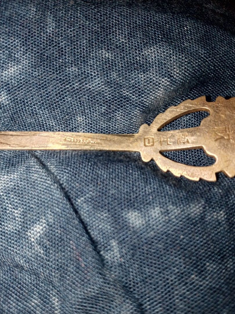 Vintage Silver Spoon EPNS Antique (Category: Dinnerware & Cutlery) located in Floridablanca. Submitted by chumfairy (Listing ID 1429747866, Image 3). Description: - Vintage silver spoon - Ornate design on the handle - Features markings - Round bowl - Long handle.