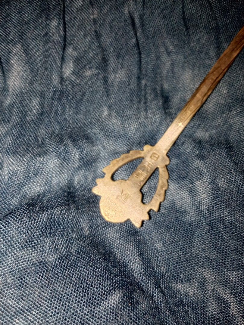 Vintage Silver Spoon EPNS Antique (Category: Dinnerware & Cutlery) located in Floridablanca. Submitted by chumfairy (Listing ID 1429747866, Image 2). Description: - Vintage silver spoon - Ornate design on the handle - Features markings - Round bowl - Long handle.