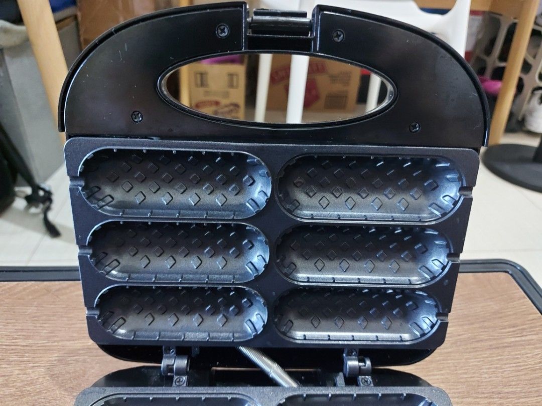 Waffle Maker / Hot dog maker / Sandwich waffle breakfast maker (Category: Breadmakers) located in Makati City. Submitted by bambuyvee (Listing ID 1429696984, Image 3). Description: Sokany Waffle Maker Non Stick weight: 1.4 kg size: 25x25x8 cm Used only trice or thrice RFS: Decluttering/Not using anymore Price negotiable.