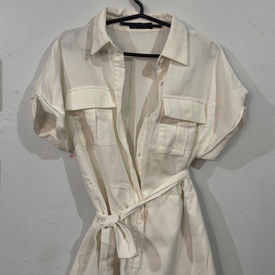 White Short Sleeve Romper with Belt (Category: Rompers) located in Makati City. Submitted by vbaude (Listing ID 1429743483, Image 2). Description: SHEIN ROMPER 🚚 Delivery: • Shipping via: Grabexpress / Lalamove (shipping fee shouldered by buyer) • Location: Metro Manila 💳 Payment: • GCash or Maribank 📍Notes: • Color may vary due to lighting • Please manage expectations for preloved items • No cancellations once reserved Disclaimer: Has yellow 