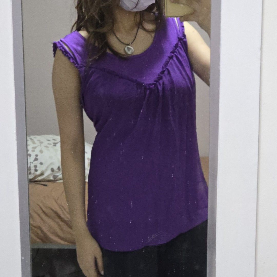 Y2K Boho Purple Violet Sleeveless Top (Category: Sleeveless) located in Quezon City. Submitted by schangs (Listing ID 1429833798, Image 1). Description: size M length 25 in I'm 5'2 & 50kg for reference perfect condition, no issue!!.