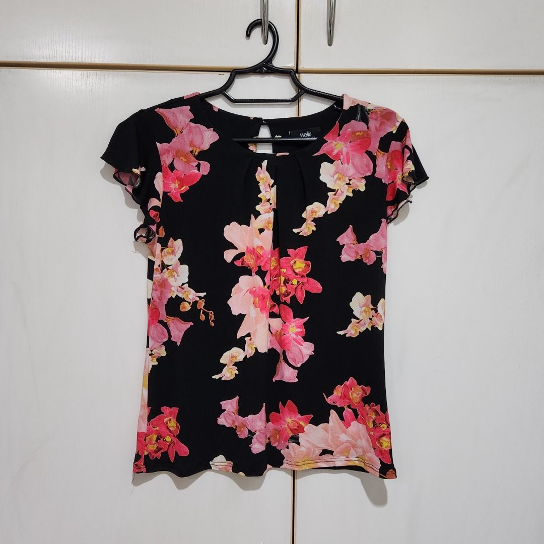 y2k orchid floral graphic top (Category: Sleeveless) located in Quezon City. Submitted by summersueme (Listing ID 1429804221, Image 1). Description: color: black, pink, red 18.5" x 23", width can stretch until plus size / xl frames stretchy and comfortable material! nego.