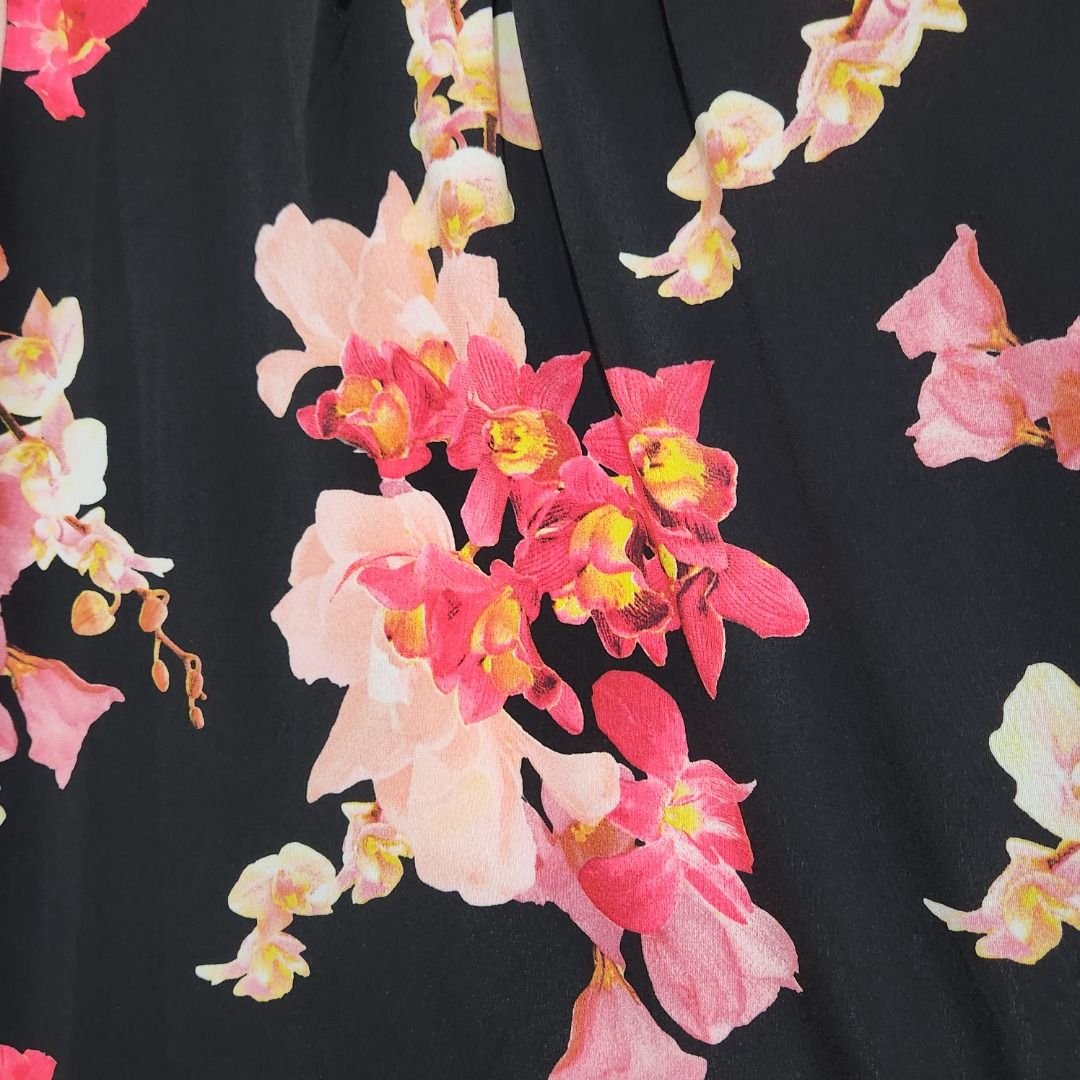 y2k orchid floral graphic top (Category: Sleeveless) located in Quezon City. Submitted by summersueme (Listing ID 1429804221, Image 3). Description: color: black, pink, red 18.5" x 23", width can stretch until plus size / xl frames stretchy and comfortable material! nego.