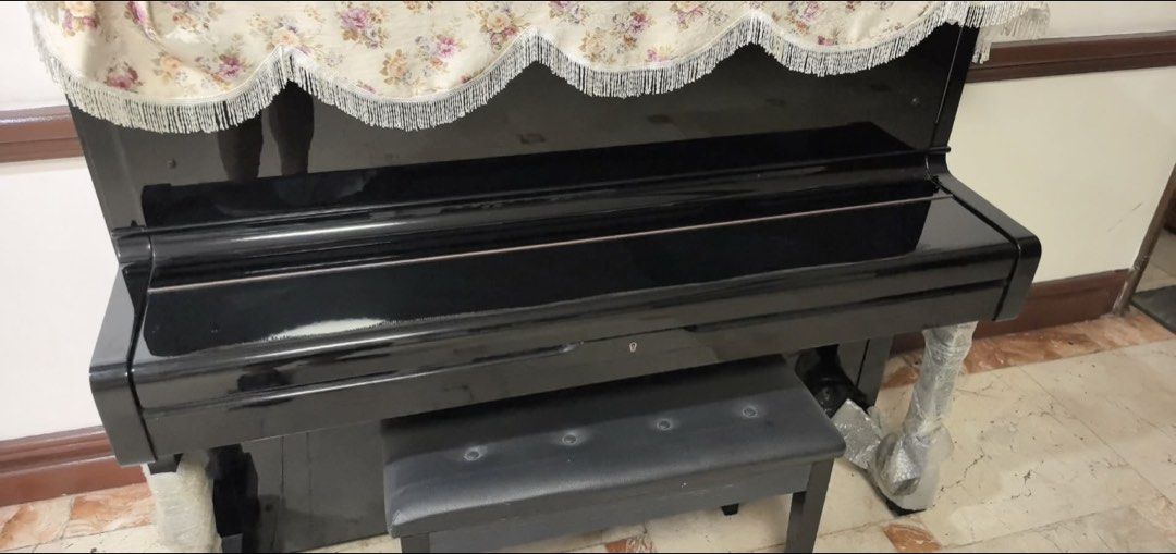 Piano Yamaha U1H (Category: Musical Instruments) located in Taytay. Submitted by haute_couture_bypiab (Listing ID 1429778766, Image 3). Description: Yamaha U1H – Specifications & Configurations Yamaha U1H is a classic Japanese-made upright piano, produced from 1971 to 1980 (serial numbers: around 1,000,000 – 3,000,000). Basic Specifications • Type: Upright piano • Dimensions: 121 cm (H) × 151 cm (W) × 63 cm (D) • Weight: Approx. 217–228 kg • Keys