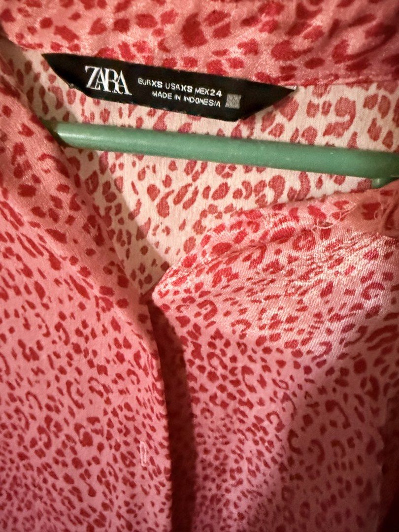 Zara Animal Print Blouse (Category: Blouses) located in Cainta. Submitted by Kamilerloo (Listing ID 1429699554, Image 2). Description: Pink animal print blouse from Zara. Features a collared neckline and long sleeves. The size is XS. Made in Indonesia. The blouse has a button-down closure. The blouse has a classic, versatile design. RFS: decluttering.
