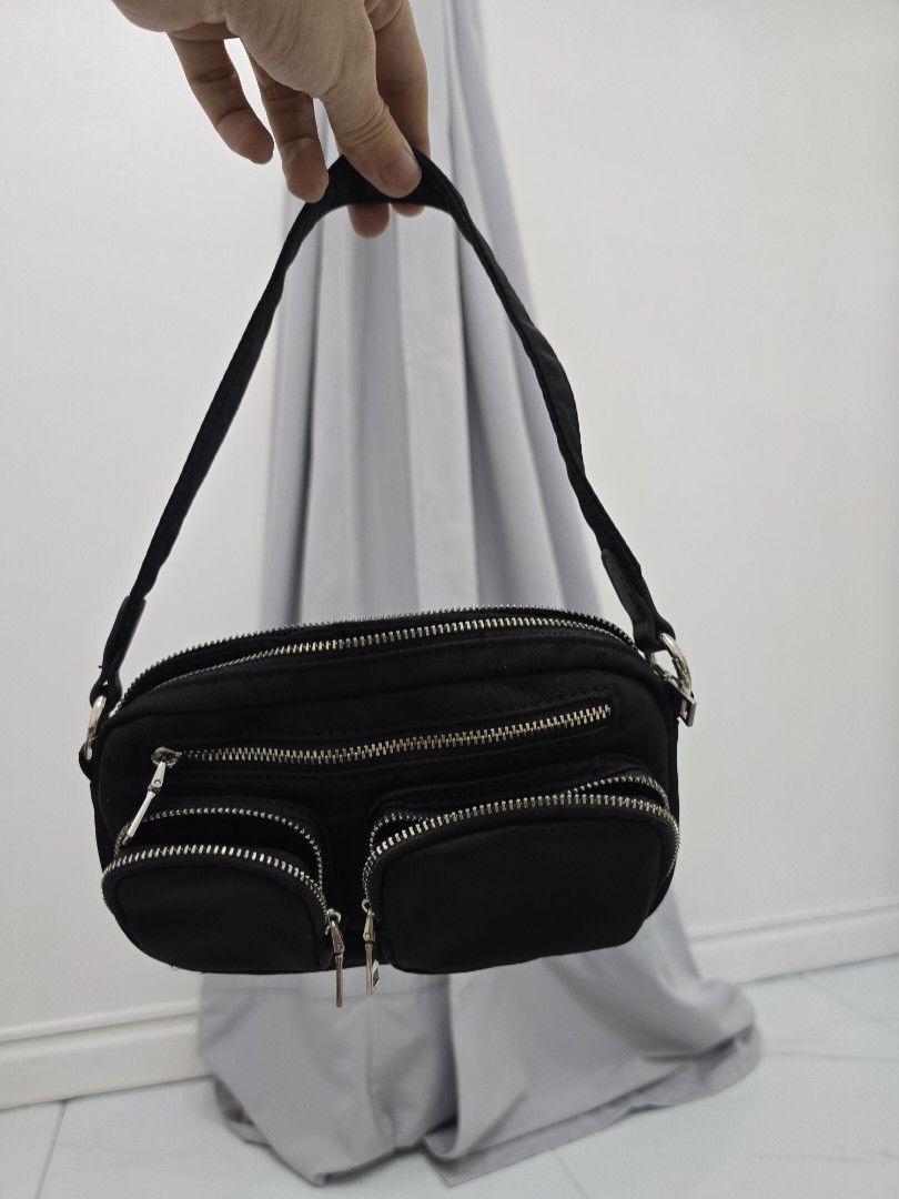 Zara Black Small Bag (Category: Cross-body Bags) located in Las Pinas. Submitted by vanpru (Listing ID 1429830357, Image 2). Description: decluttering. hindi nagamit. .