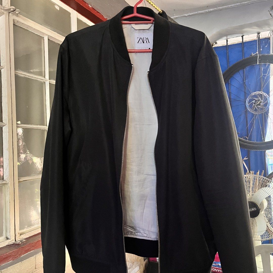 Zara Bomber Jacket - Black - Size S (Category: Hoodies) located in Pasig City. Submitted by save_one (Listing ID 1429692732, Image 1). Description: .