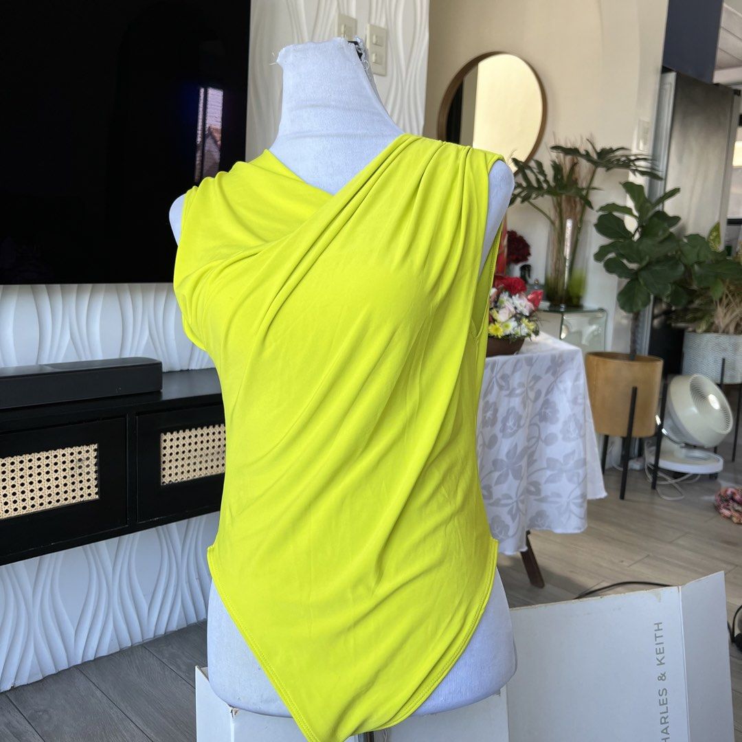 Zara Neon Green Chartreuse Bodysuit (Category: Others Tops) located in Taguig. Submitted by goodfunph (Listing ID 1429758498, Image 1). Description: 📍 Taguig City, Metro Manila - 🍒 Size: L 🍒super pretty color 🍒 RFS: not my style - 📦 Shipping through JNT or same day deliv for orders within Metro Manila 🙅🏽 Joy reservers will be reported - 💰 MOP: GCASH or BDO .