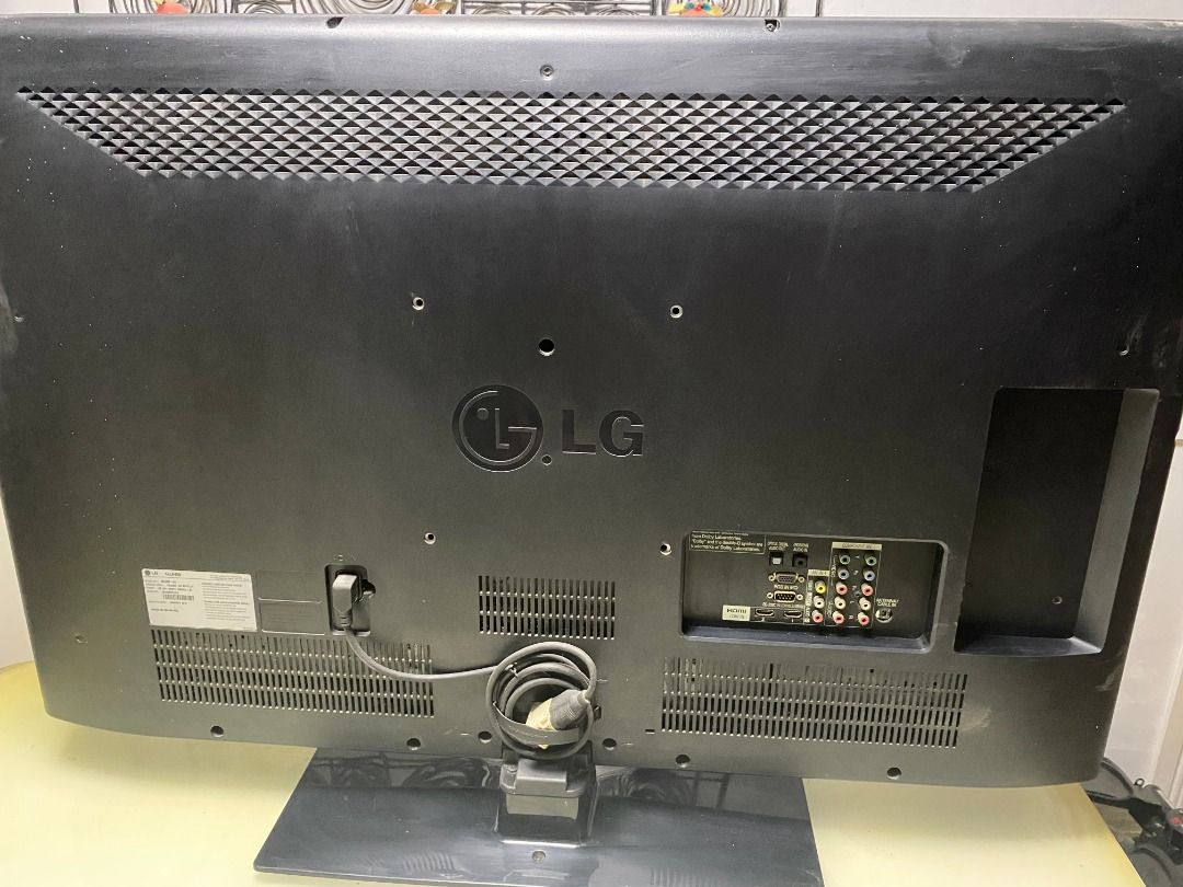 42" LG* LCD TV (Negotiable) (Category: TV) located in Las Pinas. Submitted by gizmonster8419 (Listing ID 1433387874, Image 3). Description: It features a 60Hz refresh rate, a matte screen, and a swivel stand, with a focus on accurate color reproduction and extensive calibration controls. It offers decent connectivity, including USB (for media) and three HDMI ports. Key Features and Specifications: Display: 42-inch LCD screen with a Full HD resolu