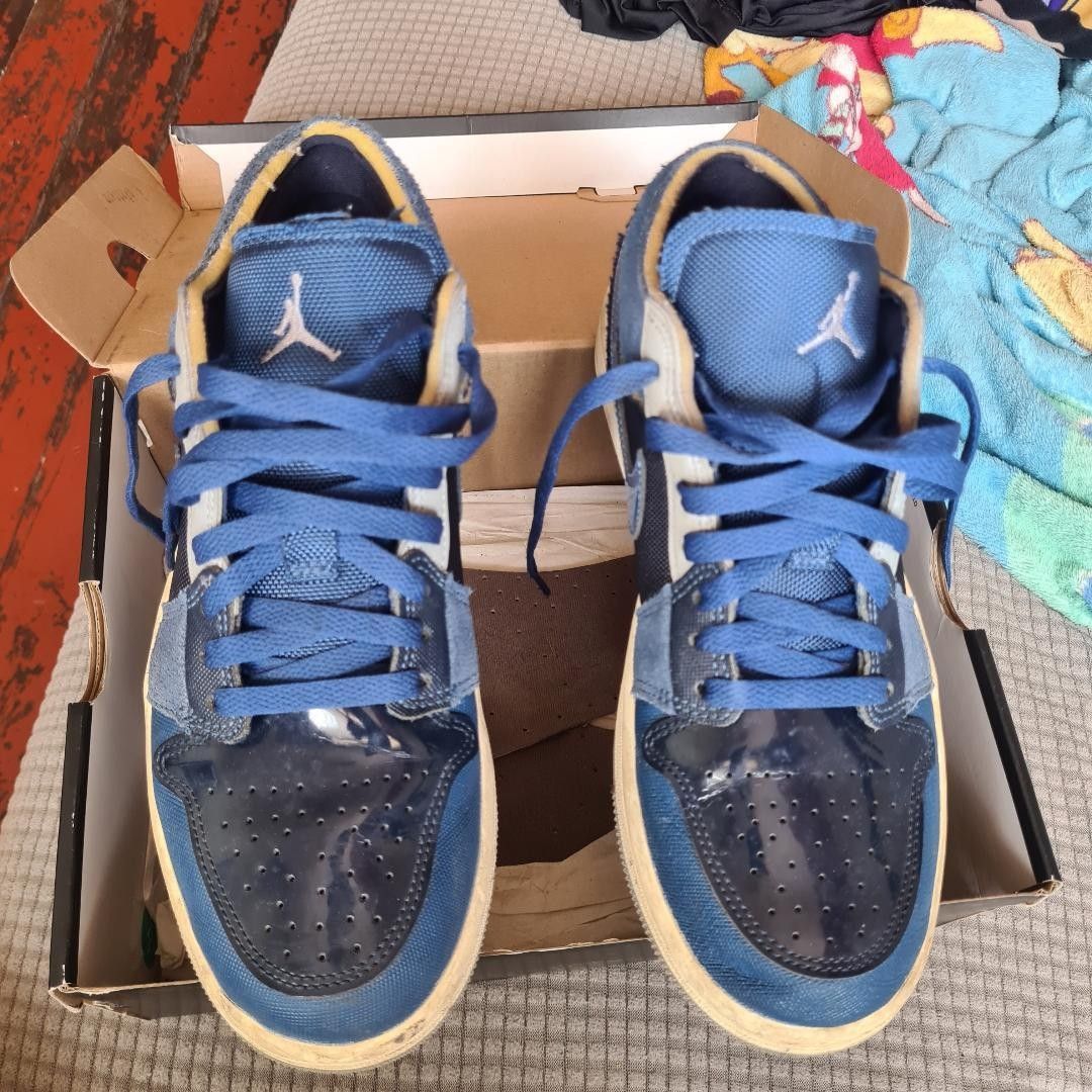 Air Jordan 1 Low SE Craft Obsidian (Category: Sneakers) located in Manila. Submitted by jaczac (Listing ID 1433374525, Image 3). Description: - Air Jordan 1 Low SE Craft - Colorway: Obsidian/Ashen Slate - Size: 7 - Features blue and grey color scheme - Air Jordan logo on heel - Comes with original box.