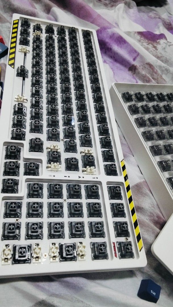 Akko Silver Pro V3 Mechanical Keyboard Switches (Category: Computer Keyboard) located in Manila. Submitted by xrnxthx (Listing ID 1433292098, Image 2). Description: The Akko Silver Pro V3 is a high-speed linear switch built for precision and speed. If you’re looking for a competitive edge in gaming or a light, effortless typing experience, this is the switch for you. ⭐ For only 80php for a pack of 5 switches! 🤍 Think of these like the "sport mod