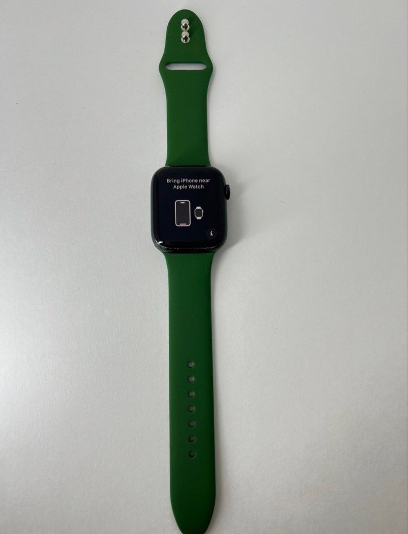 Apple Watch Series 7 441mm Green (Category: Wearables & Smart Watches) located in Manila. Submitted by chelle_mizzy (Listing ID 1433393058, Image 1). Description: - Apple Watch Series 7 (41mm) - Green strap included - Displays prompt to pair with iPhone - Considered brand new.