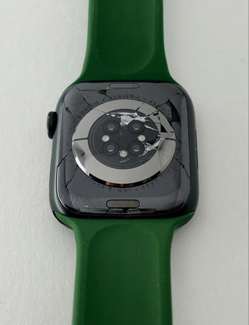 Apple Watch Series 7 441mm Green (Category: Wearables & Smart Watches) located in Manila. Submitted by chelle_mizzy (Listing ID 1433393058, Image 2). Description: - Apple Watch Series 7 (41mm) - Green strap included - Displays prompt to pair with iPhone - Considered brand new.