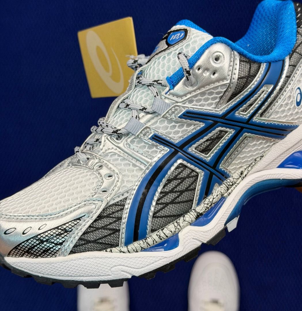 ASICS GEL-NIMBUS 10.1, White/Black/Blue (Category: Sneakers) located in Singapore. Submitted by svrkbyjgtm38540 (Listing ID 1433247661, Image 3). Description: 5-7 working days delivery time EU36 to EU45 Cash on delivery. No upfront deposit. Free delivery. Brand new and authentic. Includes box and tag. Send a private message for other options..