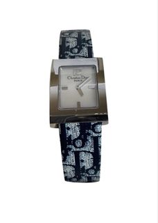 (Category: ) located in . Submitted by jtia_designer_luxury_fashion (Listing ID 1433316935, Image 1). Description: .