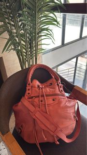 (Category: ) located in . Submitted by closetgc.clothingshop (Listing ID 1433213659, Image 1). Description: .