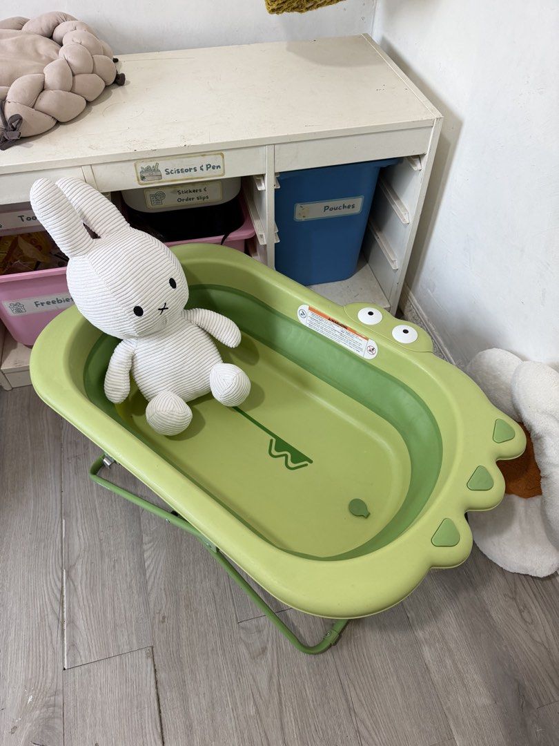 Beberoad Love Collapsible Portable Baby Bathtub (Height Adjustable) (Category: Bathtub & Bath Accessories) located in Santa Maria. Submitted by babyshowearph_official (Listing ID 1433237067, Image 2). Description: 💯 Original & Premium Quality ✔️Designed for both baby’s comfort and parent’s convenience 💬 One of the most practical bath essentials for moms - especially if you want less strain and more control during bath time. ⭐️ Perfect for newbo