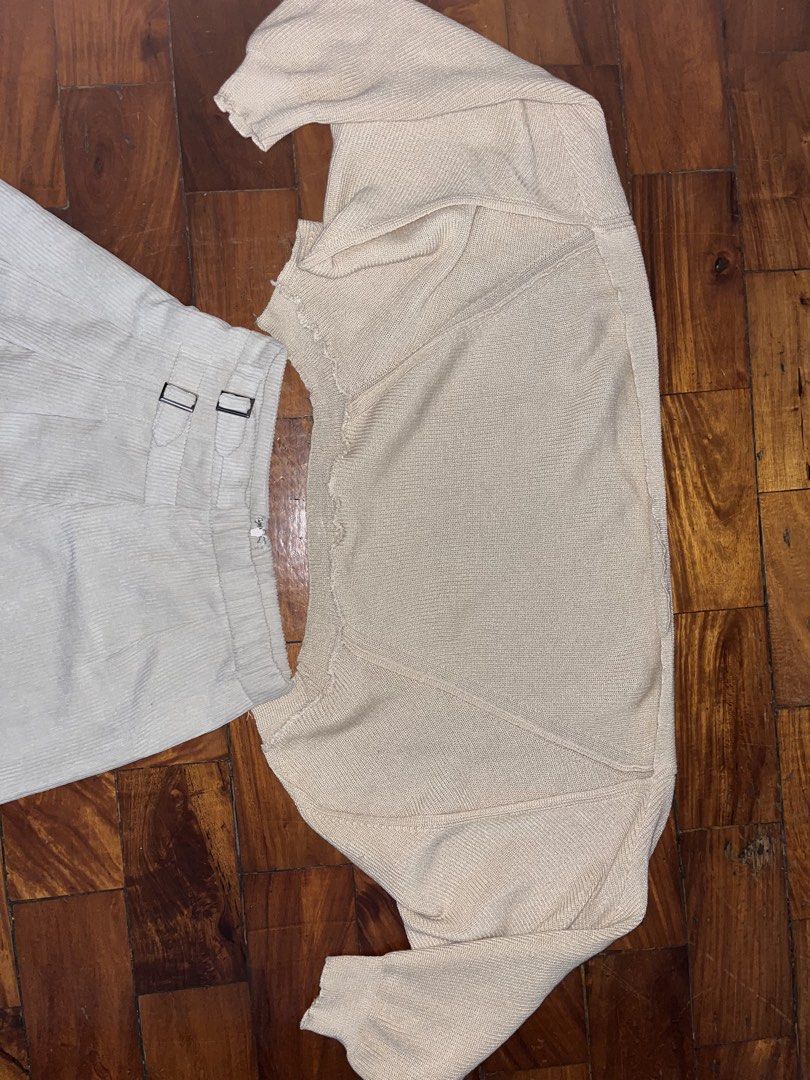 Beige Cardigan (Category: Longsleeves) located in Manila. Submitted by declitterclutter (Listing ID 1433254925, Image 2). Description: - No COD - Buyer will shoulder the shipping fee - Decluttering - Some thrifted finds - No to overpricing!! - No to haggling!! - Fits XS to S.