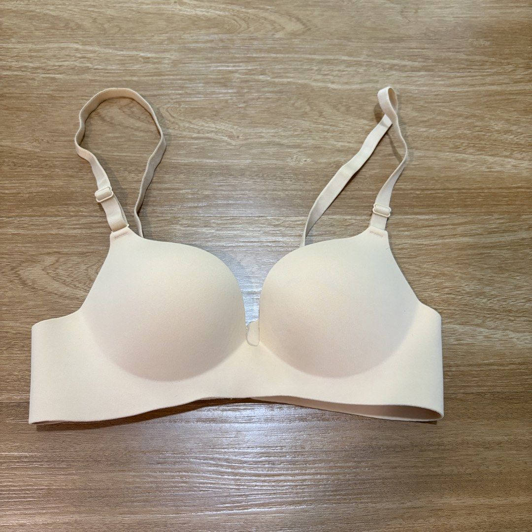 BENCH Seamless Bra 32B (Category: Undergarments & Loungewear) located in Baguio. Submitted by alwaysdeclutter1ng (Listing ID 1433349700, Image 2). Description: Used Once.