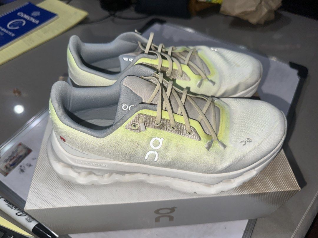 BEST USED CONDITION ON Cloudtilt IVORY TEMPEST COLORWAY (Category: Sneakers) located in Quezon City. Submitted by mikoasistio (Listing ID 1433277301, Image 2). Description: Comfiest ON cloud shoe produced. 9 womens 7.5 Mens 100% Authenthic bought from the US 6500 PESOS ONLY BOX IS NOT INCLUDED.