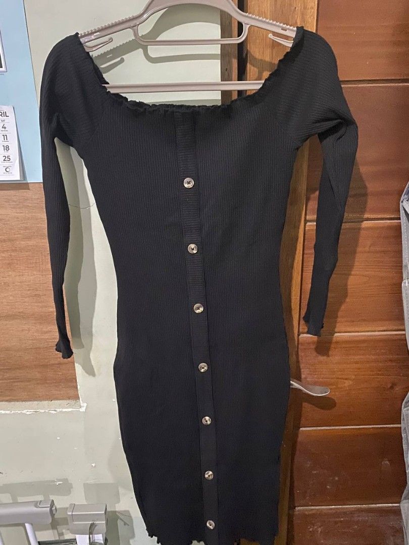 black ribbed fitted dress (Category: Dresses) located in Pasay City. Submitted by dannah__ (Listing ID 1433355318, Image 1). Description: .