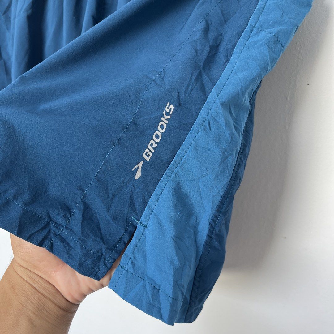 Brooks Running Shorts - Size L (Category: Activewear) located in Iligan City. Submitted by nick.segualan (Listing ID 1433364351, Image 2). Description: - Brooks running shorts - Color: Blue - Size: L (waist 30-36) - Features: - Small zip pocket at the back - Side pockets - Elastic waistband with drawstring - Made in Malaysia.