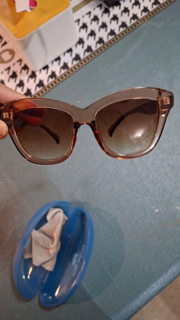 Brown Sunglasses with Case (Category: Sunglasses & Eyewear) located in Las Pinas. Submitted by mgr29 (Listing ID 1433335827, Image 1). Description: - Stylish brown sunglasses - Gradient lenses - Includes blue case and cleaning cloth - Perfect for everyday use.