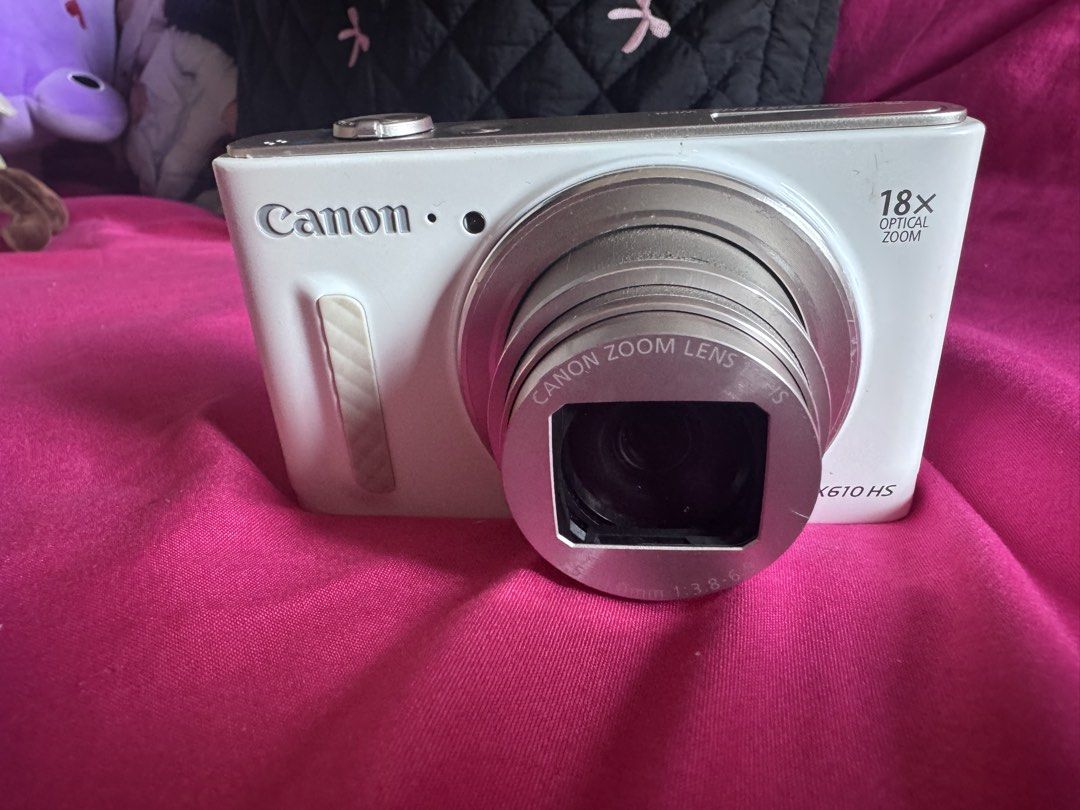 Canon sx610 hs (Category: Cameras) located in Taguig. Submitted by amirahcruz0222 (Listing ID 1433319076, Image 2). Description: • Canon PowerShot SX610 HS O in white CROWDS FAV!!!!!! RARE PIECE! -20.2 megapixel -CMOS Sensor -ISO 3200 and 7.2 fps Shooting -Full HD 1080 Video -high speed shooting -Wi-Fi and NFC Connectivity -18x to 36x optical zoom -Auto mode with 32-scene detection -GPS via mobile -DIGIC 4+ Image Processor 7/10 cosmetics - Camera