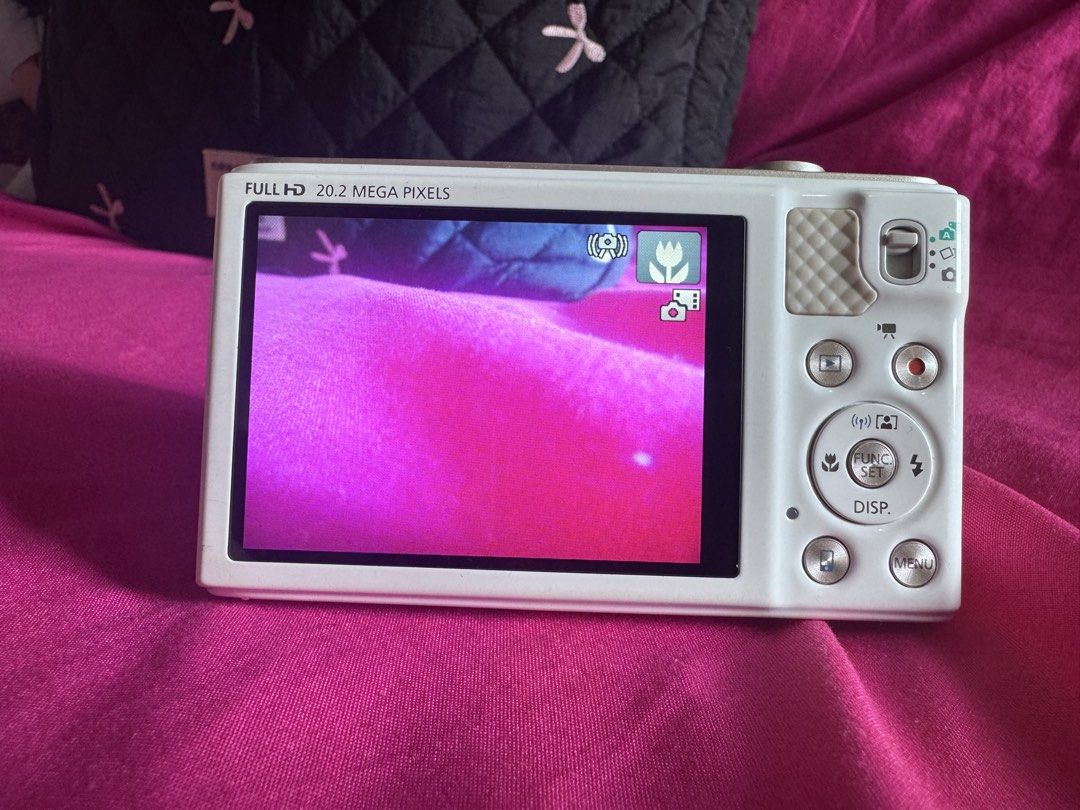 Canon sx610 hs (Category: Cameras) located in Taguig. Submitted by amirahcruz0222 (Listing ID 1433319076, Image 3). Description: • Canon PowerShot SX610 HS O in white CROWDS FAV!!!!!! RARE PIECE! -20.2 megapixel -CMOS Sensor -ISO 3200 and 7.2 fps Shooting -Full HD 1080 Video -high speed shooting -Wi-Fi and NFC Connectivity -18x to 36x optical zoom -Auto mode with 32-scene detection -GPS via mobile -DIGIC 4+ Image Processor 7/10 cosmetics - Camera