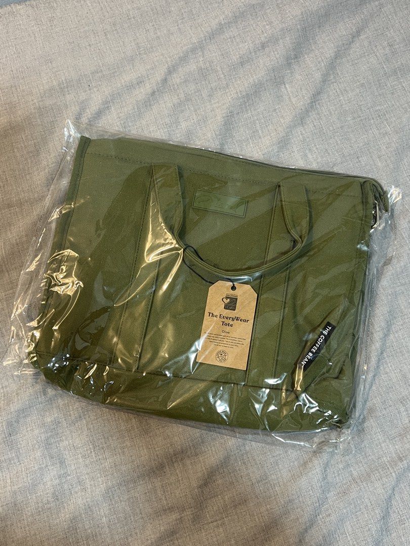 CBTL Everywhere Tote (Category: Cross-body Bags) located in Quezon City. Submitted by namasteing (Listing ID 1433290664, Image 1). Description: 💌 20 stamps from CBTL before redeeming this item - obvs selling much cheaper than the amount spent to get this 🥲 💌 available colors: navy blue (opened) & olive (unopened w/ tags).