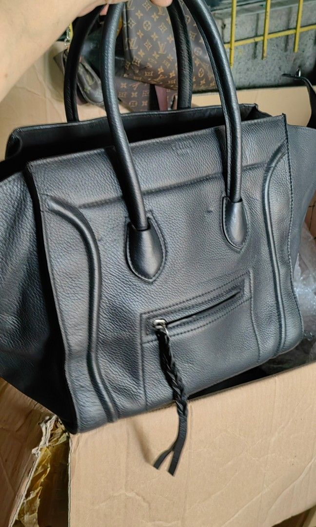 Celine Phantom Luggage (Category: Luxury Bags & Wallets) located in Bacolod City. Submitted by darriebags88 (Listing ID 1433293819, Image 1). Description: genuine leather no flaw coded.