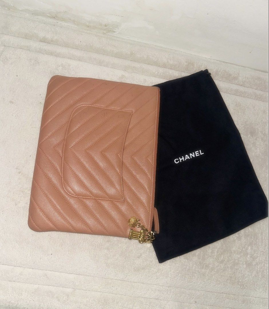 Chanel clutch caviar (Category: Luxury Bags & Wallets) located in Taguig. Submitted by elitex88 (Listing ID 1433271981, Image 2). Description: Salmon color Gold hardware With dustbag Paperbag.