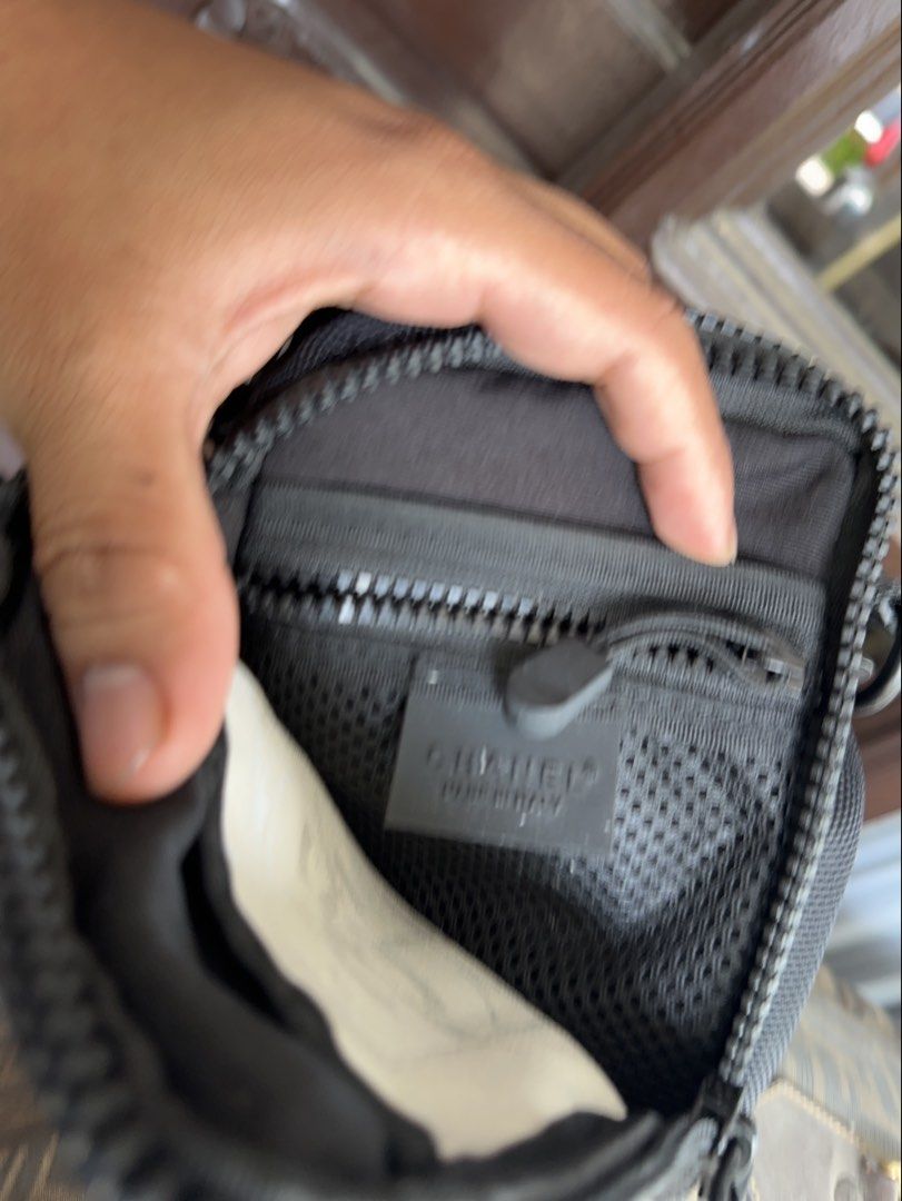 Chanel Crossbody Bag (Category: Luxury Bags & Wallets) located in Bustos. Submitted by theprelovedshopbulacan (Listing ID 1433224578, Image 3). Description: As isan No holo .