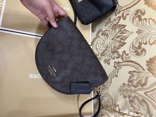 (Category: ) located in . Submitted by sofab.clothes (Listing ID 1433321049, Image 1). Description: .