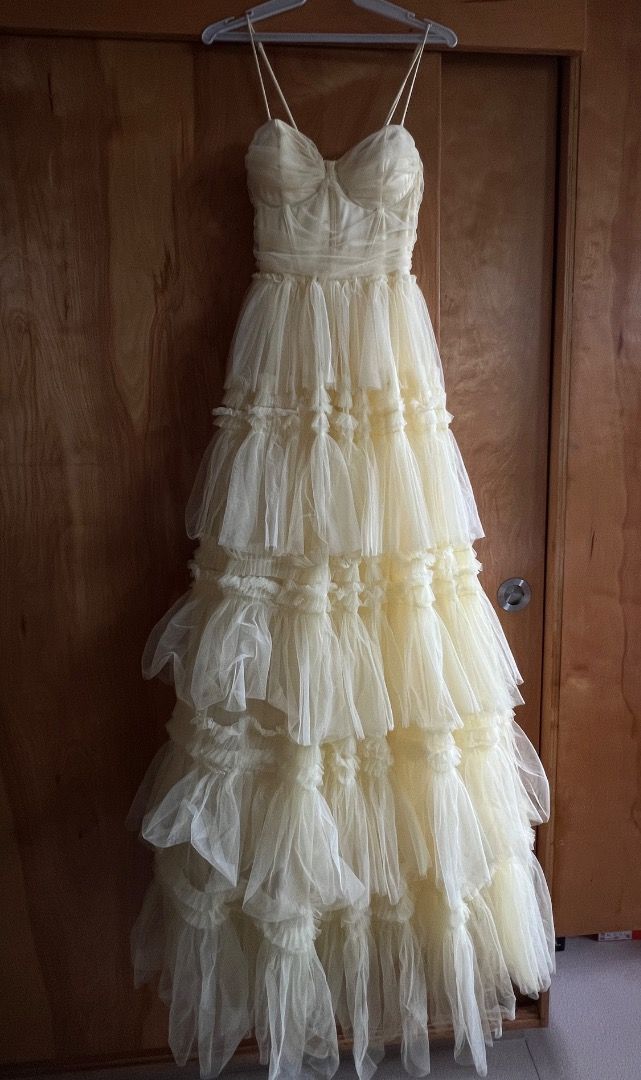 Corsett Ruffle Formal Dress (Category: Evening dresses & gowns) located in Muntinlupa City. Submitted by amlla (Listing ID 1433242776, Image 1). Description: Used only ONCE. Bought in the US. Beautiful and perfect for a Prom or formal event..