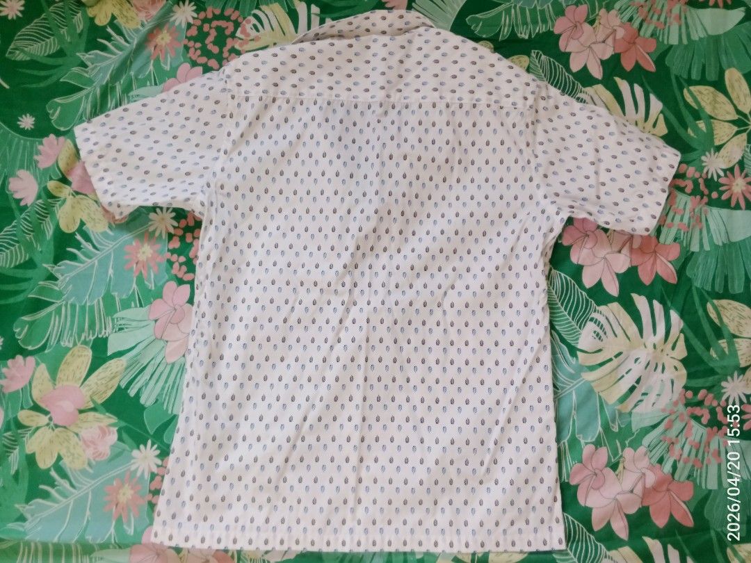 Criterion Tailored Fit Shirt (Category: Tshirts & Polo Shirts ) located in Manila. Submitted by AngelsPreloved (Listing ID 1433312335, Image 2). Description: - Criterion white short-sleeved shirt - Small dot pattern - Tailored fit - Size: M - Button-down front - Collar - Perfect for casual wear.