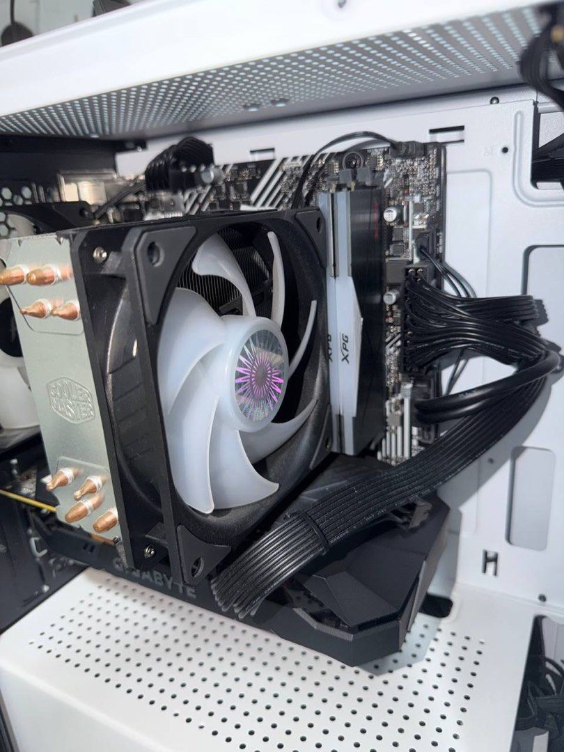 Custom White Gaming PC / Desktop436880299189882882