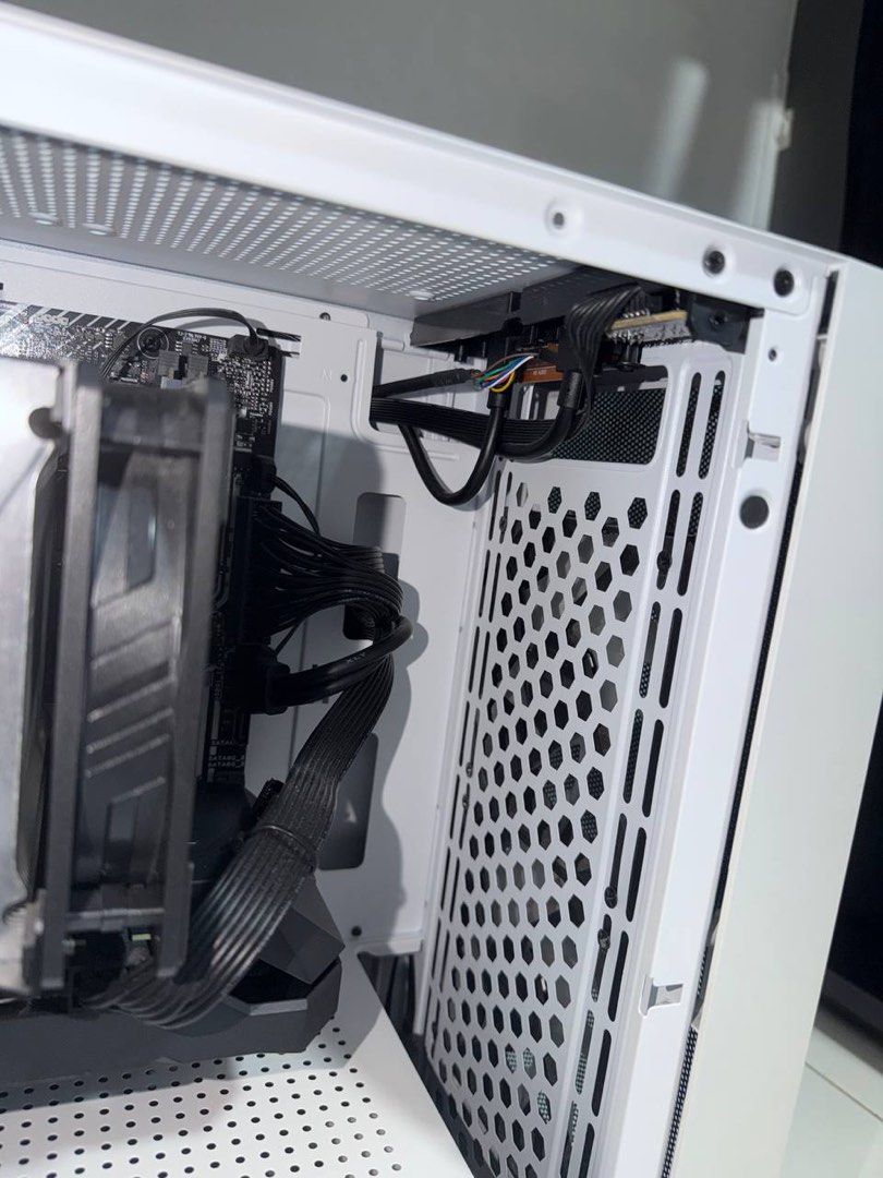 Custom White Gaming PC / Desktop436880299189882883