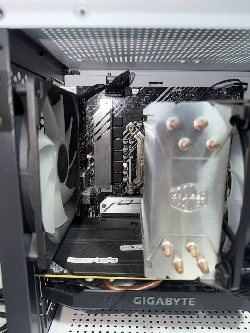 Custom White Gaming PC / Desktop436880299189882884
