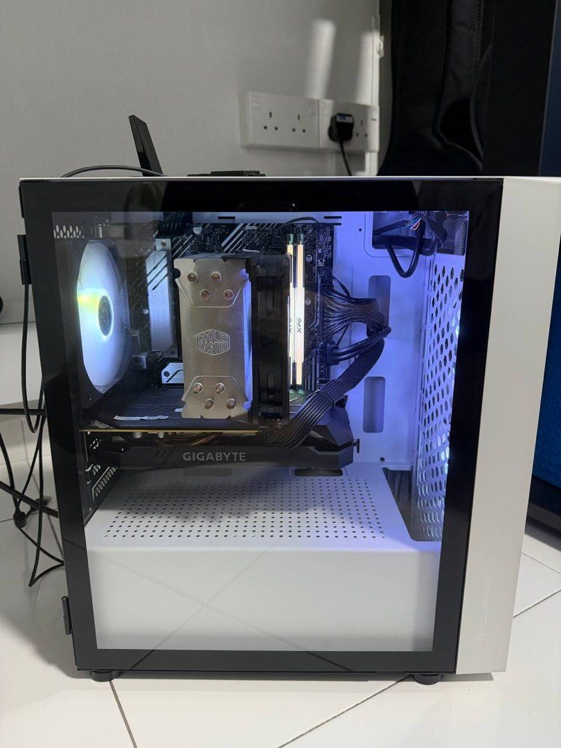 Custom White Gaming PC / Desktop436880299189882880